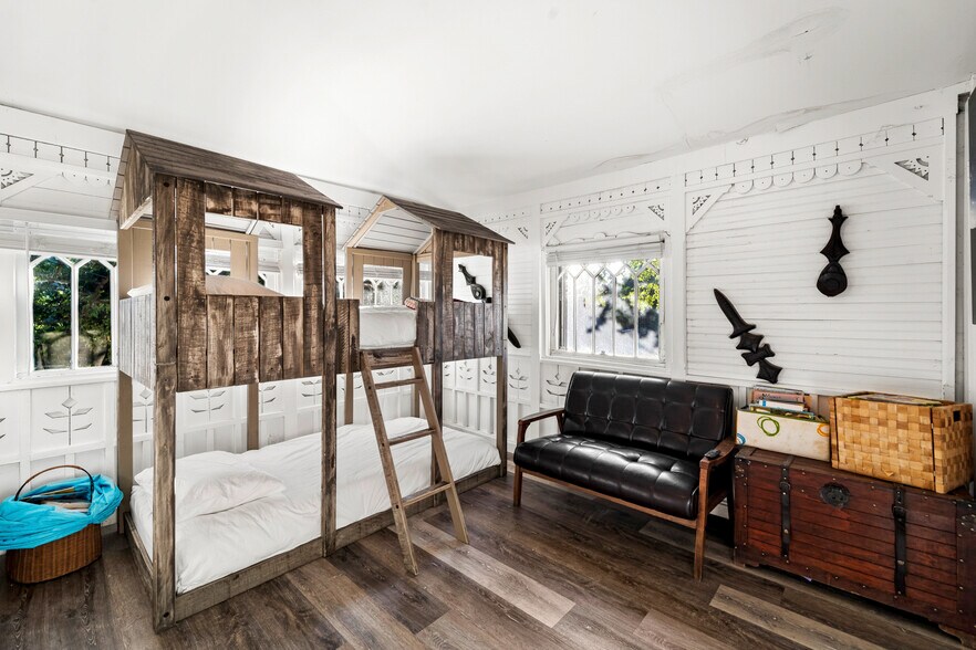 More Photos Of , Julian Unknown For Sale