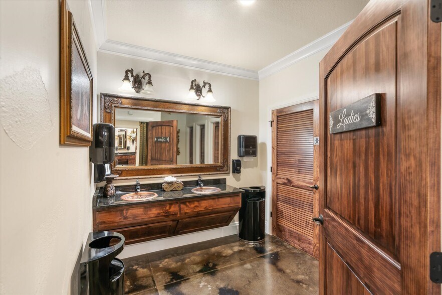 More Photos Of 7700 Glen Rose Hwy, Granbury Lodge Meeting Hall For Sale