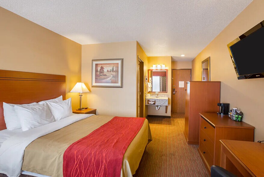 More Photos Of 3815 S Lincoln Ave, York Hotel For Sale