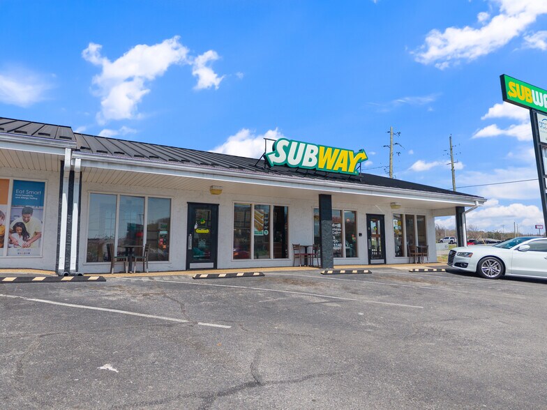 More Photos Of 5204 S Thompson St, Springdale Storefront Retail Office For Lease