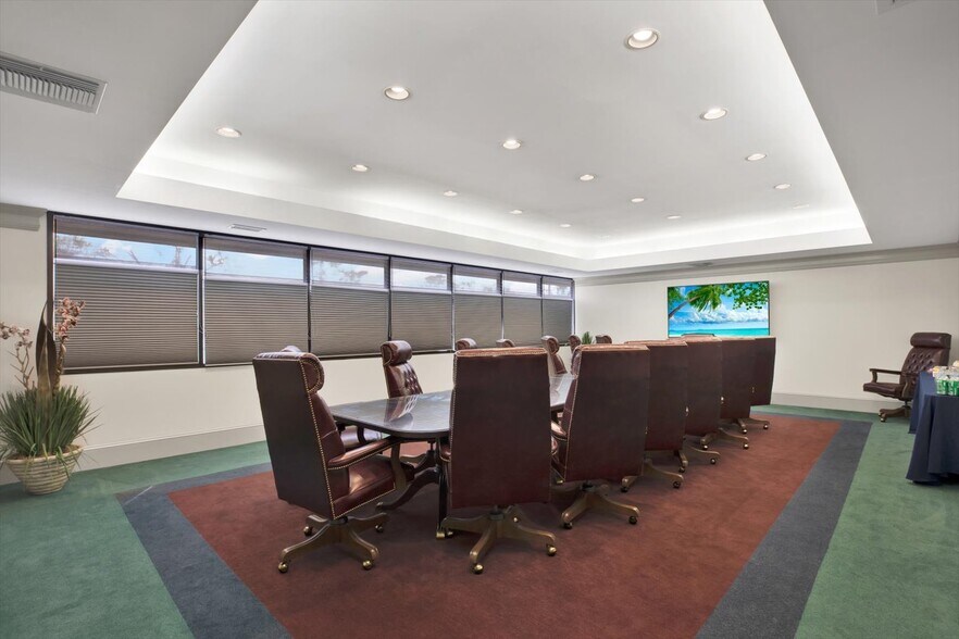 More Photos Of 13153 N Dale Mabry Hwy, Tampa Office For Sale