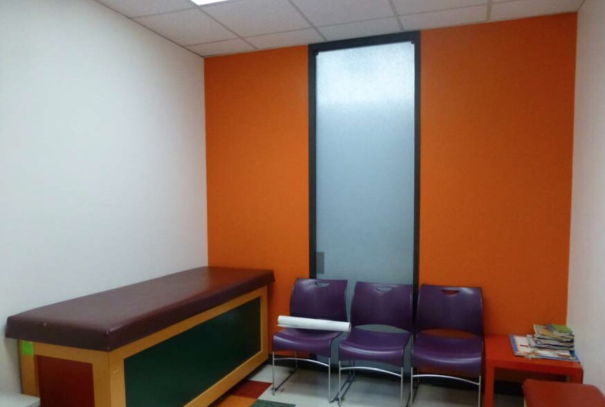 More Photos Of 6677 Rookin St, Houston Storefront Retail Office For Lease