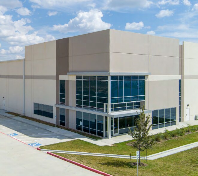 More Photos Of 15355 Fatima Dr, Laredo Distribution For Lease