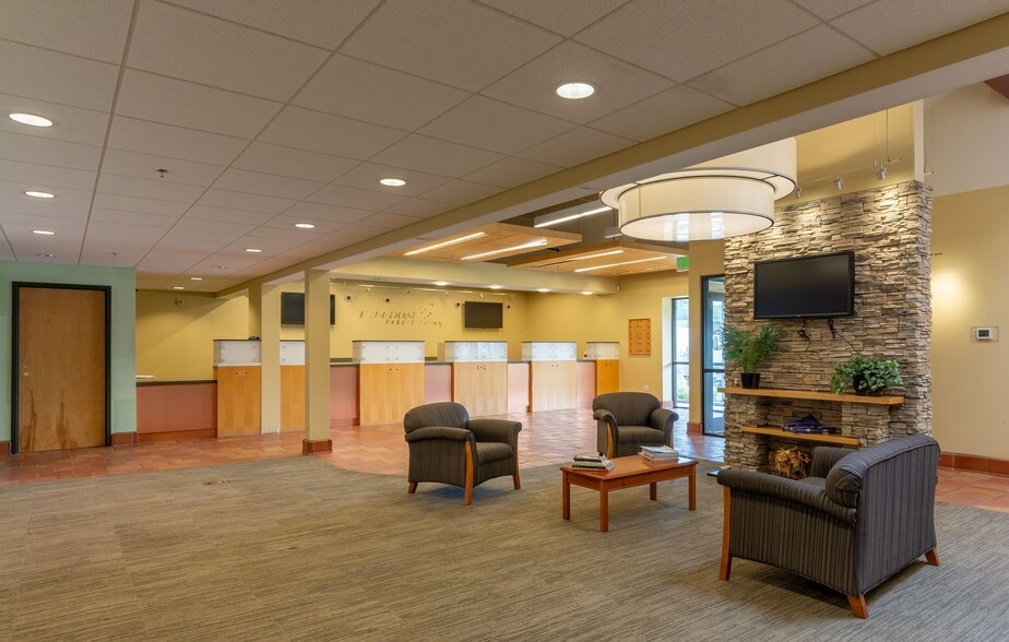 More Photos Of 10400 Drummond Rd, Philadelphia Office For Lease