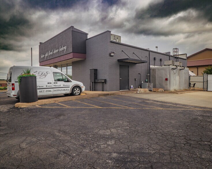 More Photos Of 210 Jan Howard Expy, West Plains Restaurant For Sale