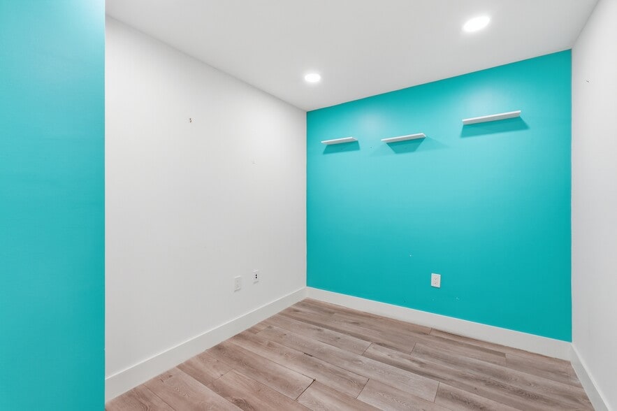 More Photos Of 7311 SW 59th Ct, South Miami General Retail For Lease
