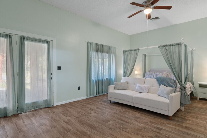 More Photos Of 8301 Congress St, Port Richey Flex For Sale