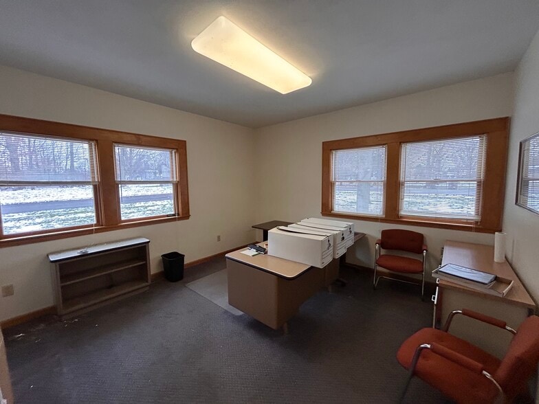 More Photos Of 551 E Genesee St, Fayetteville Office For Sale