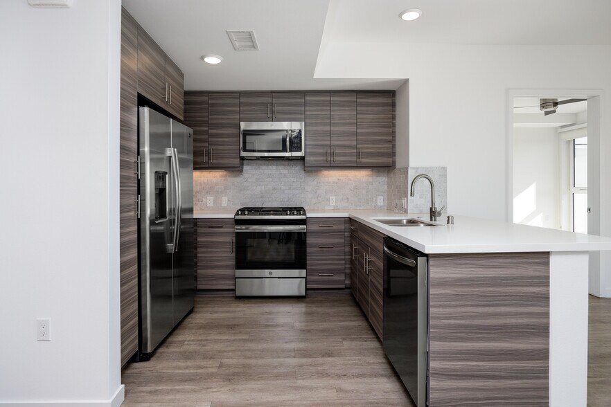 More Photos Of 12035 Wilshire Blvd, Los Angeles Apartments For Lease