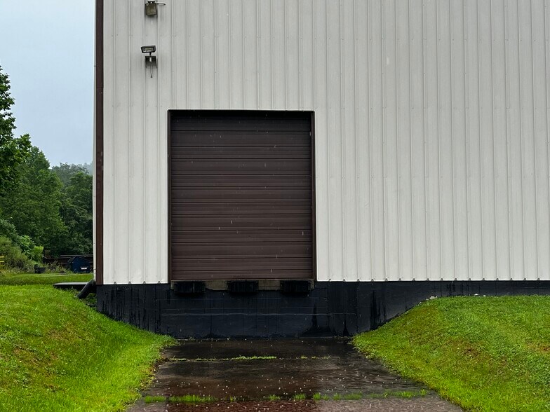 More Photos Of 46 PA-519, Eighty Four Warehouse For Lease