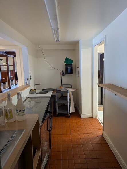More Photos Of 2300 Wharncliffe Rd S, London Restaurant For Sale