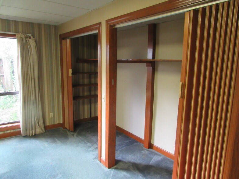 More Photos Of 219 8th St N, Columbus Office Residential For Lease