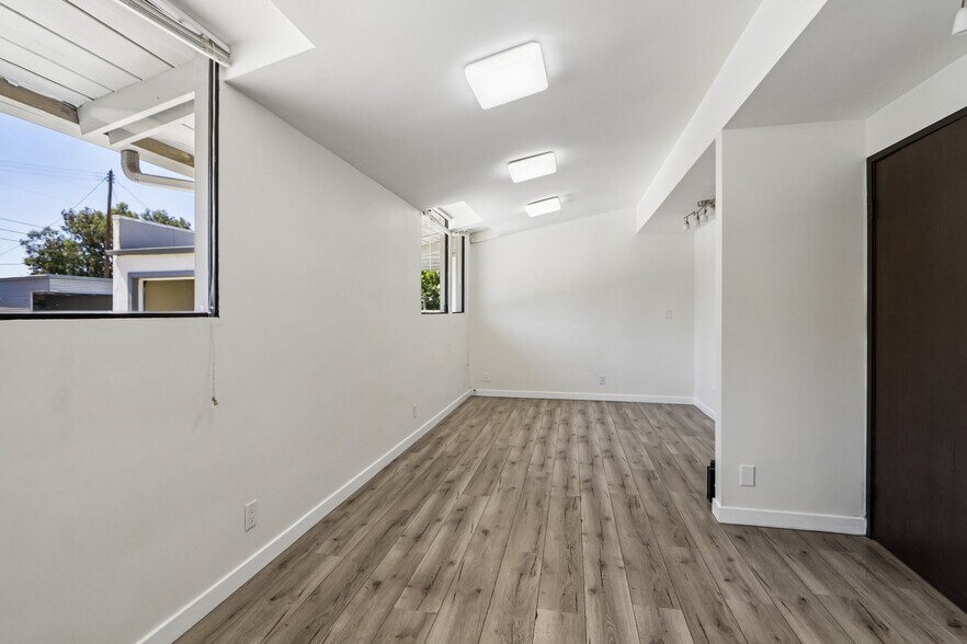 More Photos Of 11100 Sheldon St, Sun Valley Office Residential For Sale