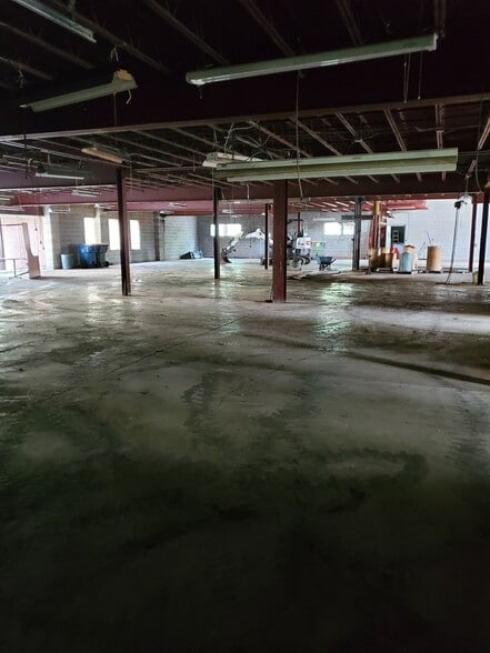 More Photos Of 261 Kensington Rd, Berlin Manufacturing For Lease