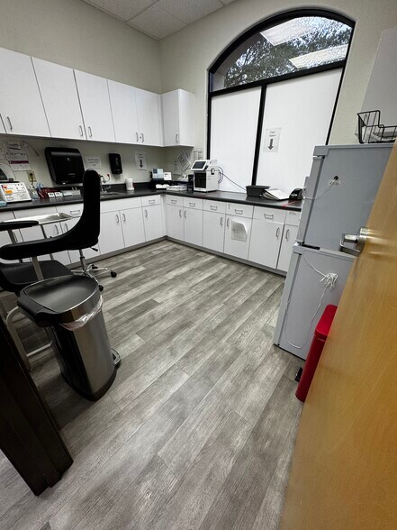 More Photos Of 840 E McKellips Rd, Mesa Medical For Sale