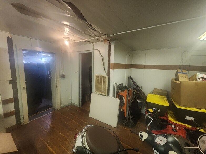 More Photos Of 936 W Greenfield Ave, Milwaukee Freestanding For Sale