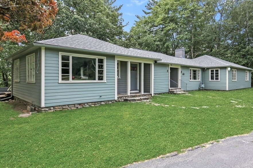 More Photos Of 538 Hartford Tpke, Shrewsbury Showroom For Sale
