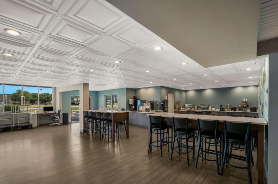 More Photos Of 680 Winfield Dunn Pky, Sevierville Hotel For Sale