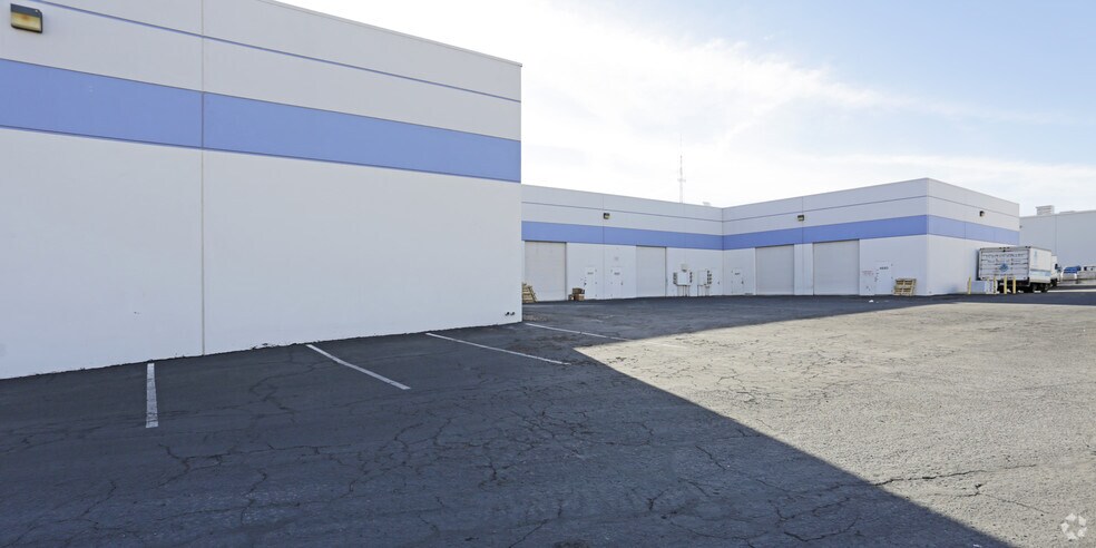 More Photos Of 4699 S Valley View Blvd, Las Vegas Light Manufacturing For Lease