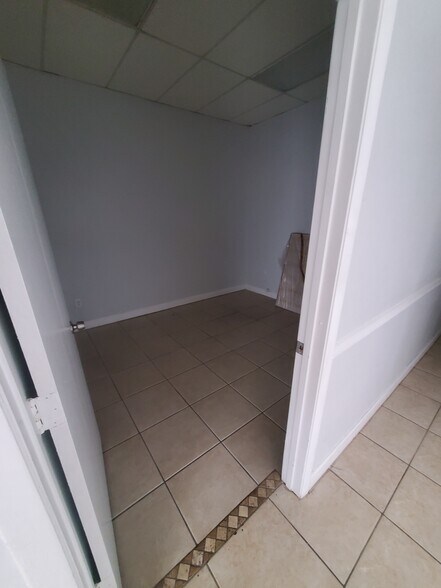 More Photos Of 5303 E Colonial Dr, Orlando Unknown For Lease