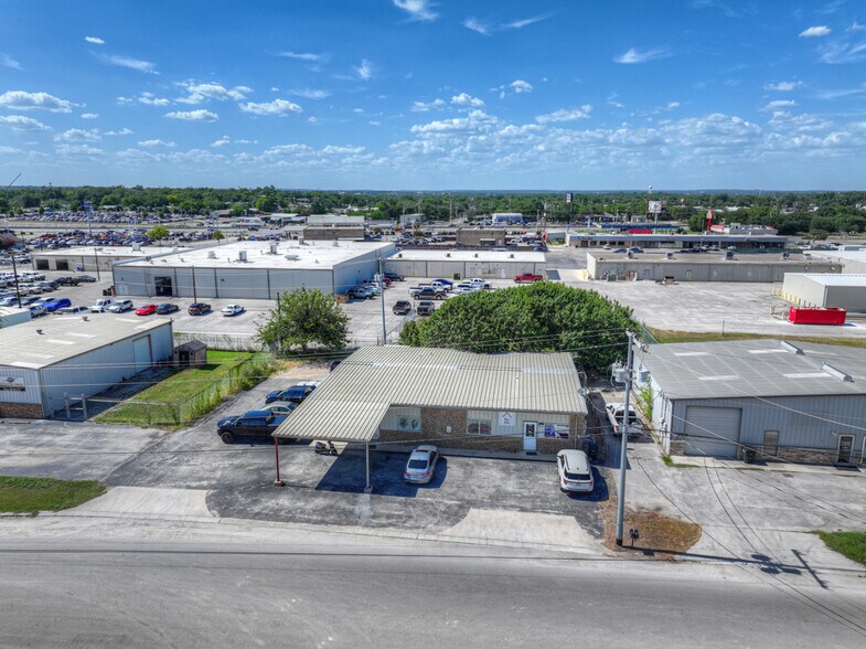 More Photos Of 242 Trade Center Dr, New Braunfels Warehouse For Lease