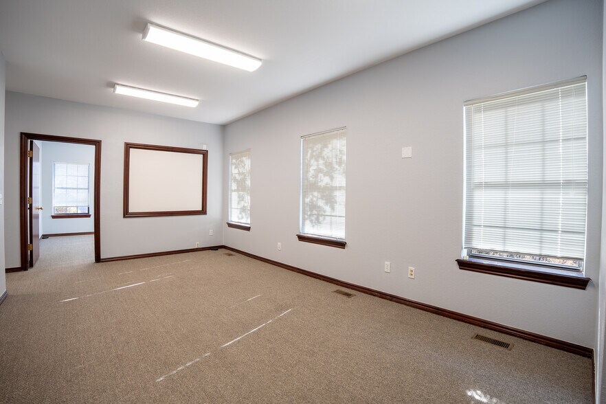 More Photos Of 1900 E 15th St, Edmond Office For Sale