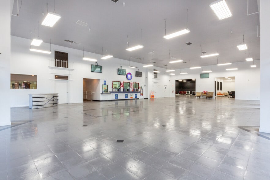 More Photos Of 505 S Main St, Santa Ana Storefront For Sale