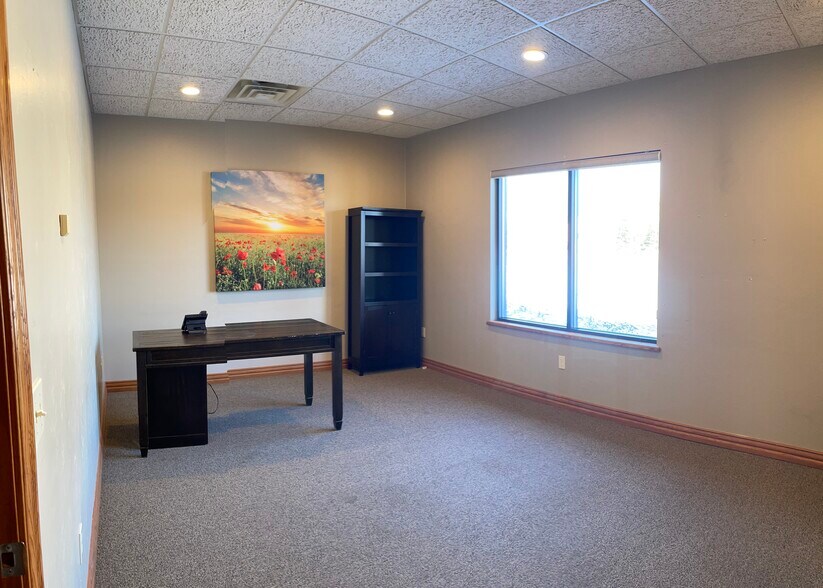 More Photos Of 2270 Holmgren Way, Green Bay Office For Lease