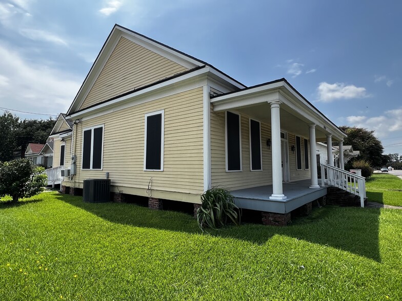 Primary Photo Of 503 W University Ave, Lafayette Office For Lease