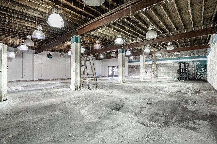 More Photos Of 502 S Keystone Ave, Indianapolis Light Manufacturing For Sale