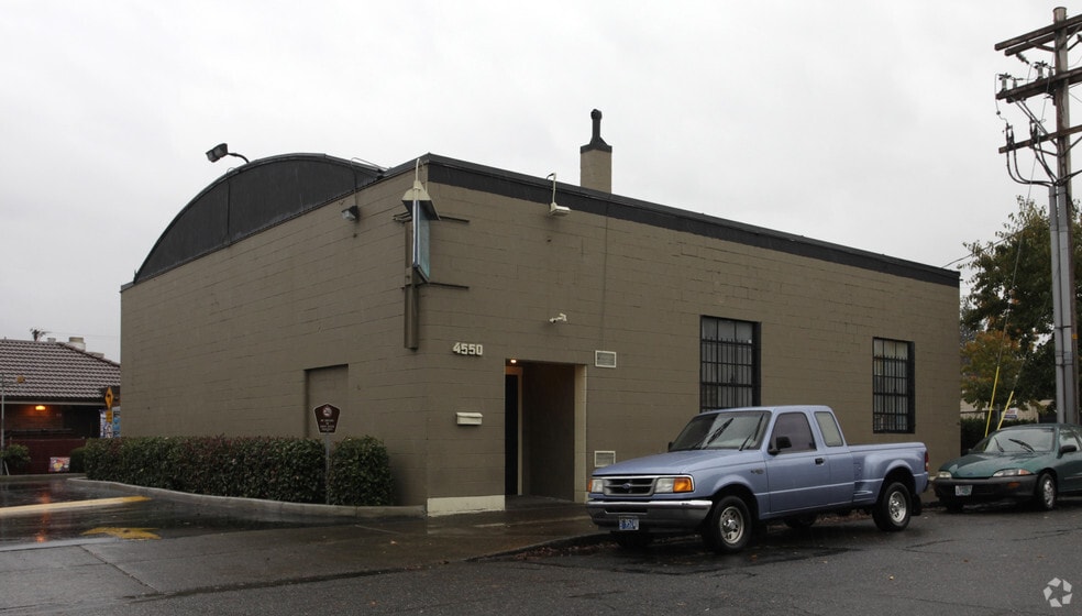 More Photos Of 4550 SW Stott Ave, Beaverton Storefront Retail Office For Sale