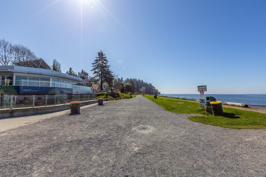 More Photos Of 12185 Beecher St, Surrey Storefront For Sale