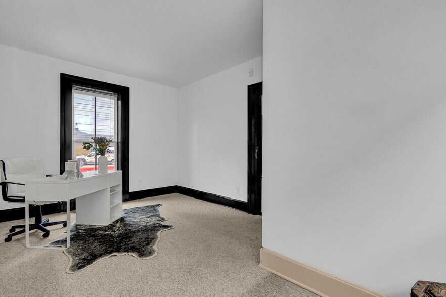 More Photos Of 391 E Livingston Ave, Columbus Office Residential For Sale
