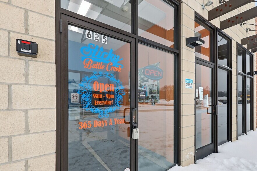 More Photos Of 228 North Ave, Battle Creek Freestanding For Sale
