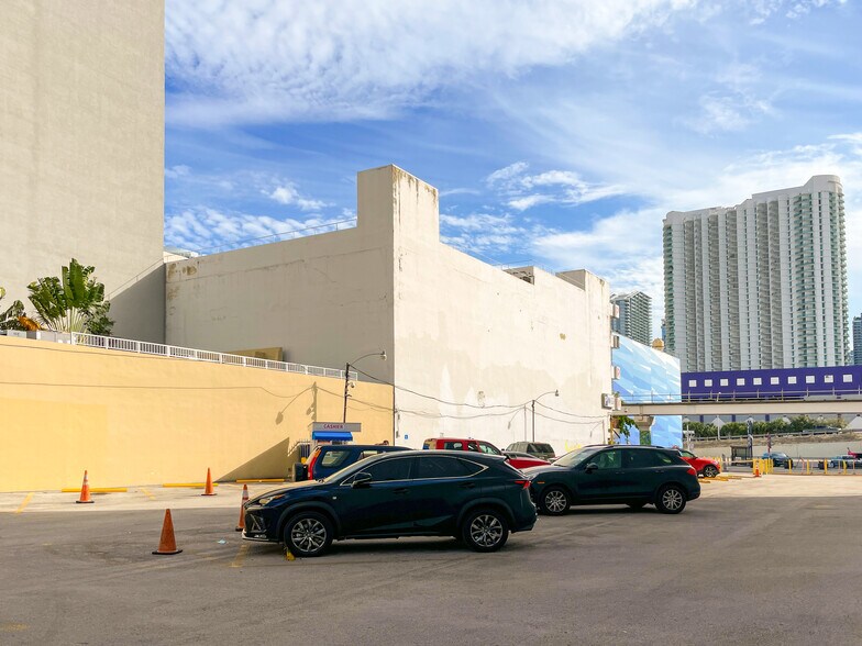 More Photos Of 50 W Flagler St, Miami Fast Food For Lease