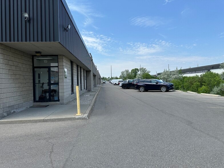 More Photos Of 173 Glidden Rd, Brampton Warehouse For Lease