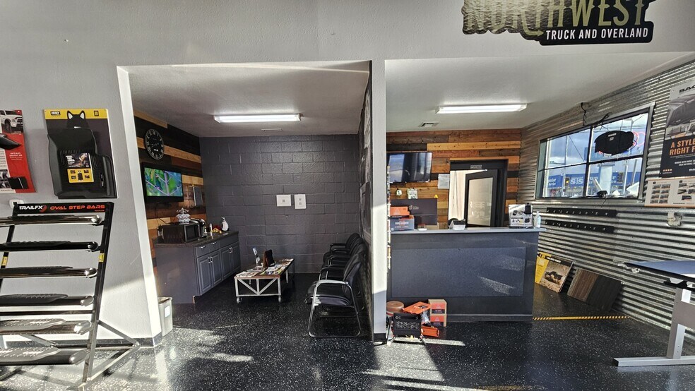 More Photos Of 1406 Tennant Way, Longview Freestanding For Sale