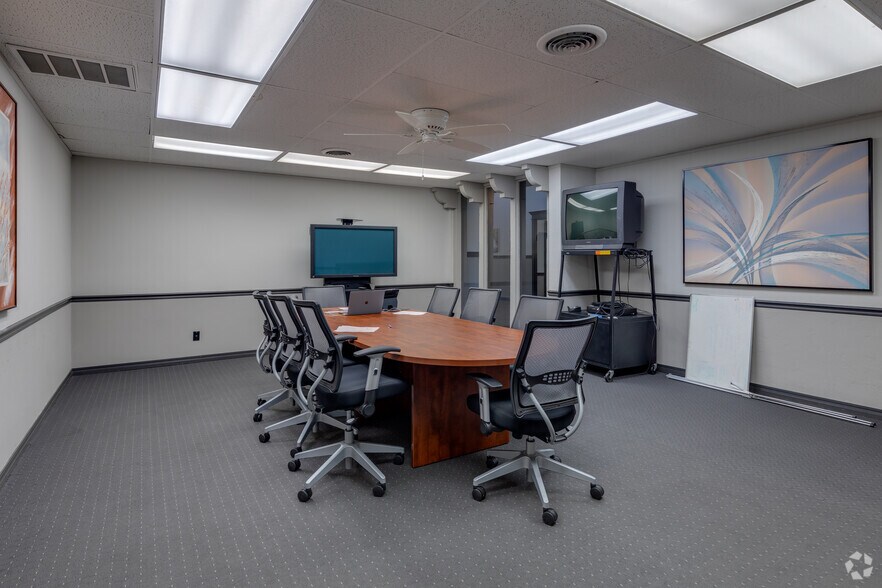 More Photos Of 4815-4821 S Sheridan Rd, Tulsa Unknown For Lease