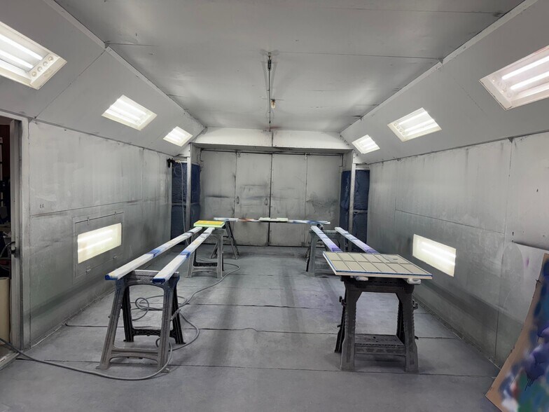 More Photos Of 125 N Service Rd, Saint Peters Warehouse For Sale