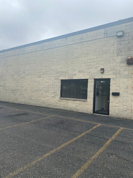More Photos Of 1320 Lincoln Ave, Holbrook Warehouse For Lease
