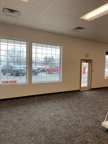 More Photos Of 323 E Highland Dr, Oconto Falls General Retail For Lease