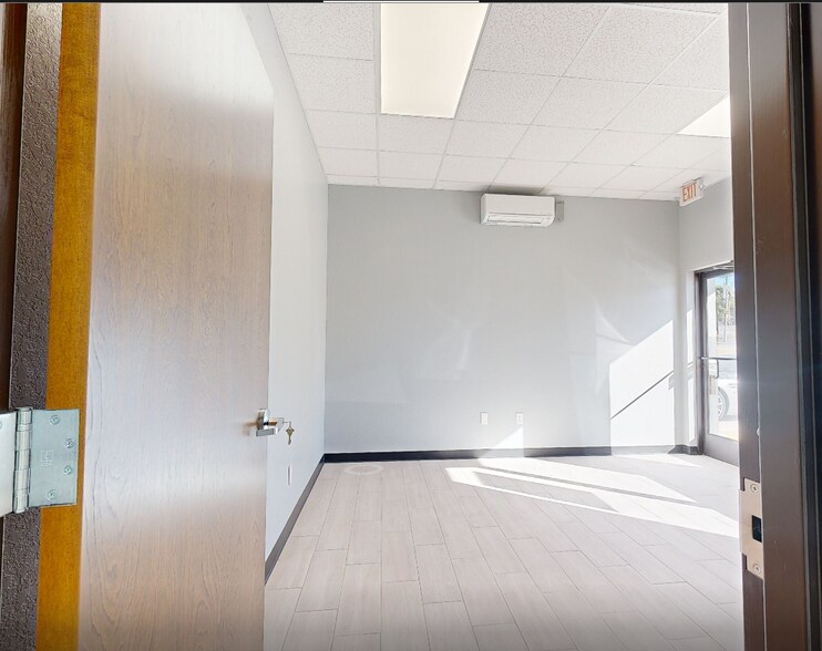 More Photos Of 10927 Fredericksburg Rd, San Antonio Unknown For Lease