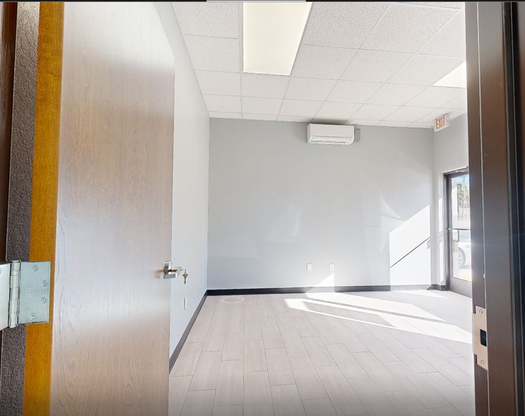 More Photos Of 10927 Fredericksburg Rd, San Antonio Unknown For Lease