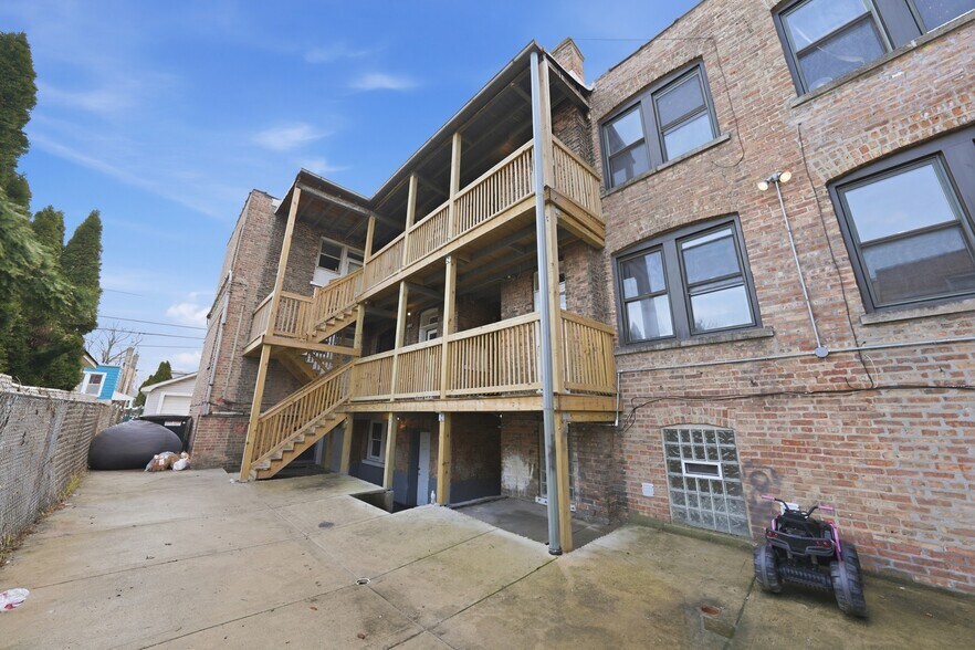 More Photos Of 2119 S 51st Ave, Cicero Apartments For Sale