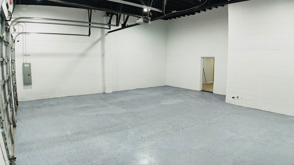 More Photos Of 5729-5731 S Beech Daly Rd, Dearborn Heights Warehouse For Sale