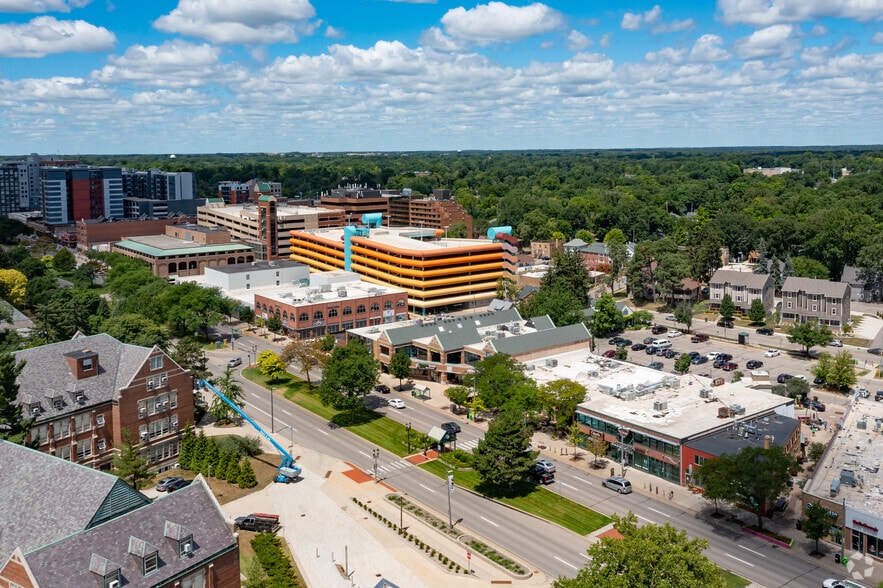 More Photos Of 515 E Grand River Ave, East Lansing Storefront For Lease