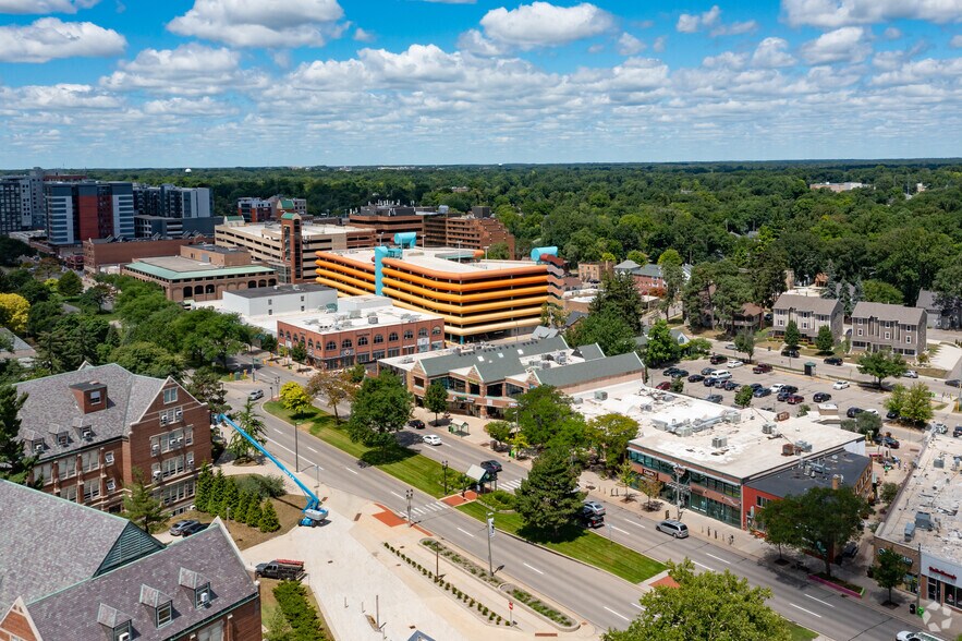 More Photos Of 515 E Grand River Ave, East Lansing Storefront For Lease