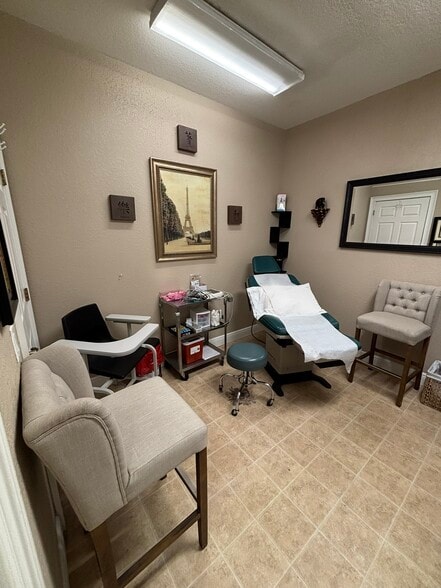 More Photos Of 7005-7011 Nightwalker Rd, Brooksville Medical For Lease