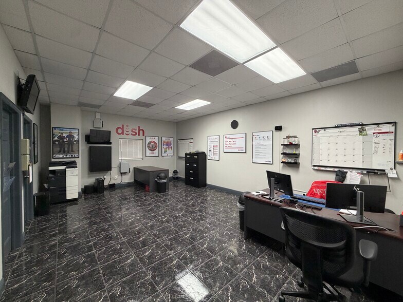 More Photos Of 830 NE 24th Ln, Cape Coral Warehouse For Lease