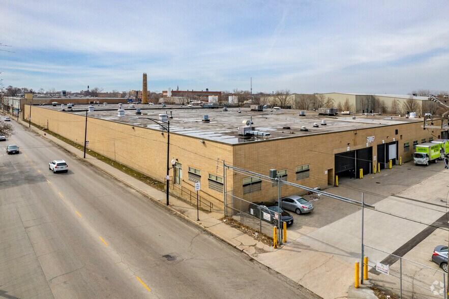 More Photos Of 500 N Pulaski Rd, Chicago Warehouse For Lease